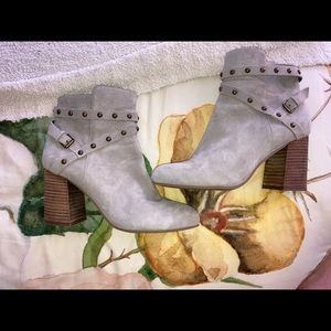 NEVER WORN. Swede boots w leather upper